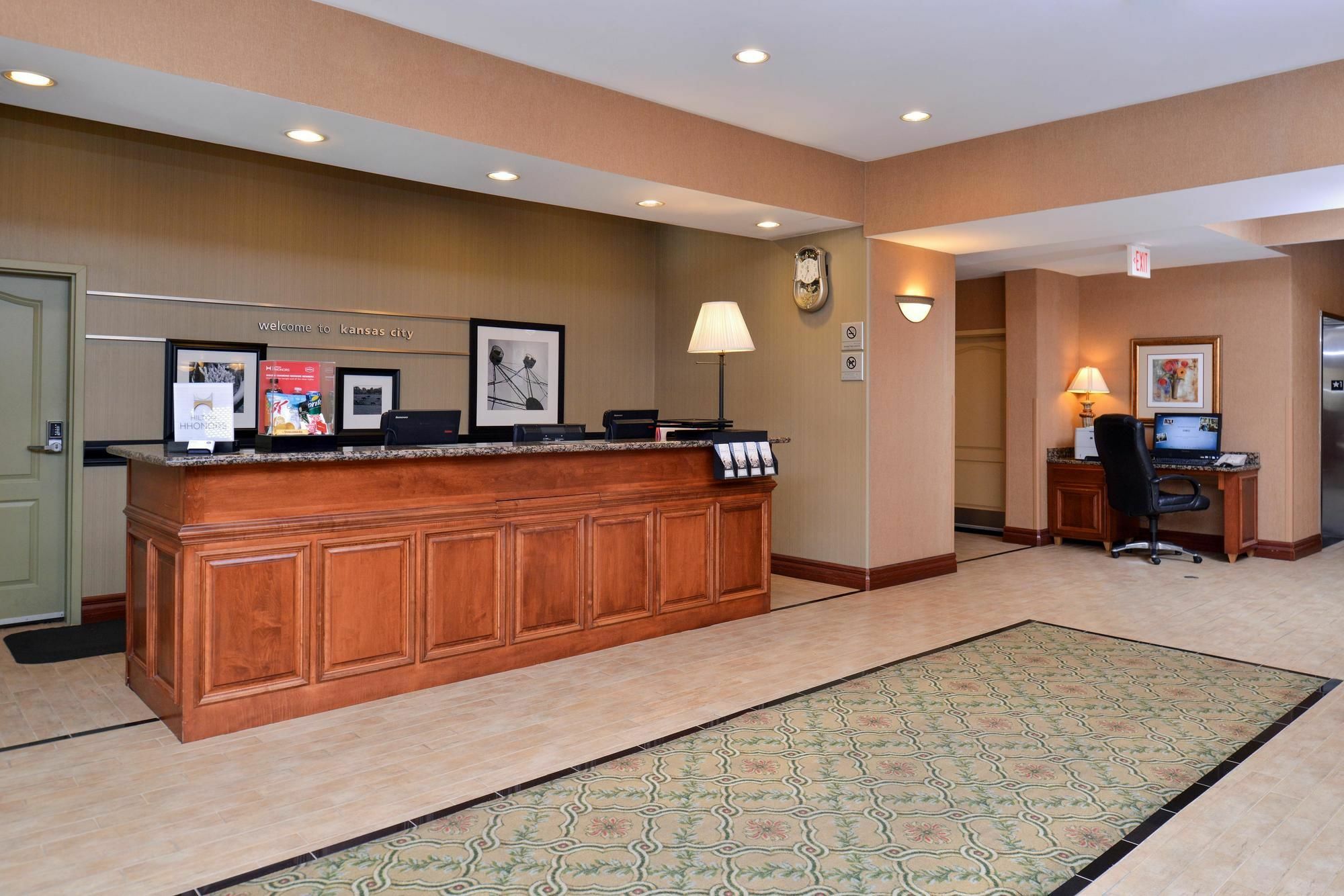 Hampton Inn Kansas City Northeast מראה חיצוני תמונה