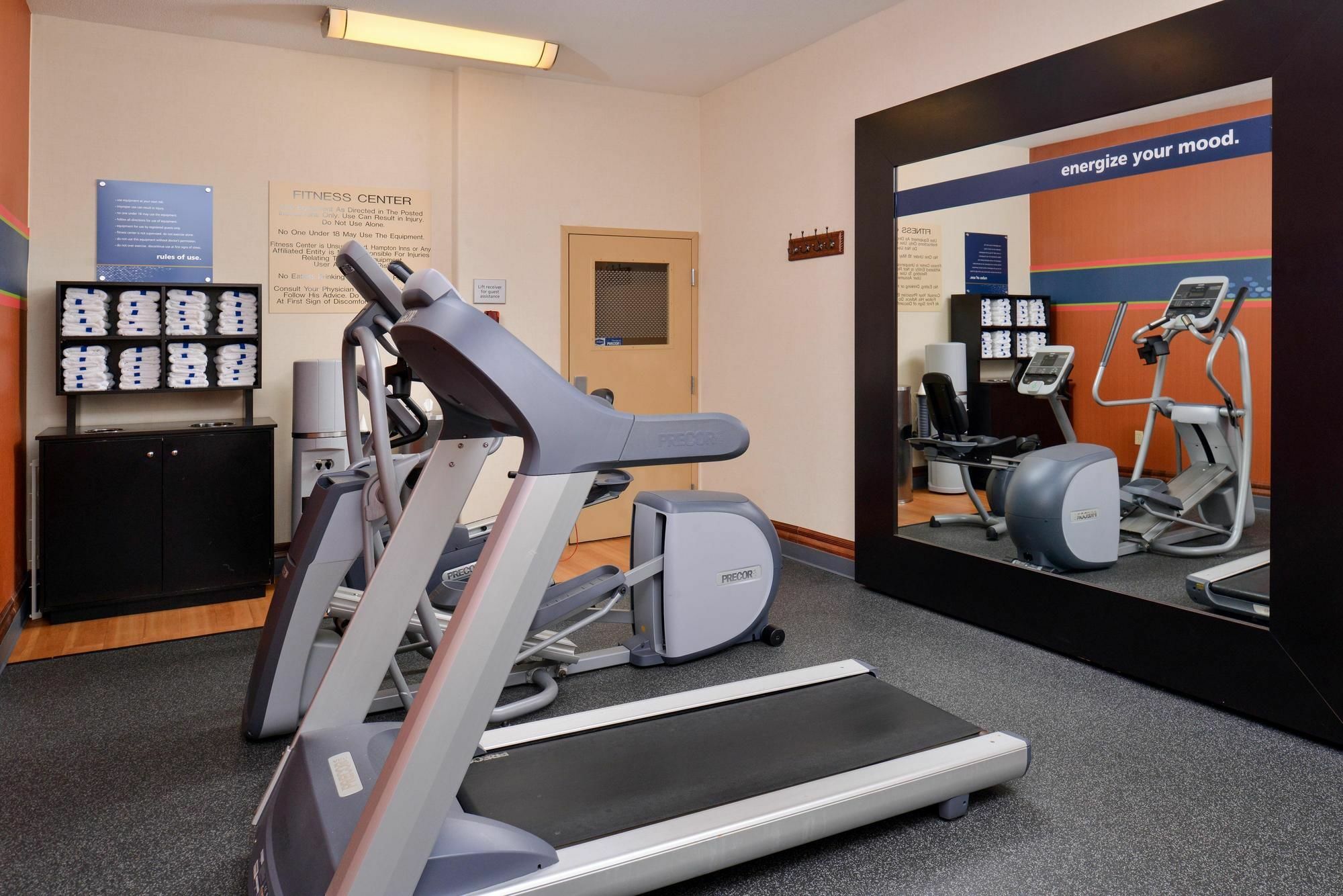 Hampton Inn Kansas City Northeast מראה חיצוני תמונה